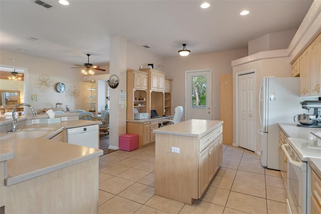 For Sale: $429,000 (3 beds, 3 baths, 2218 Square Feet)