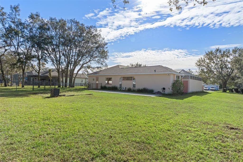 For Sale: $429,000 (3 beds, 3 baths, 2218 Square Feet)