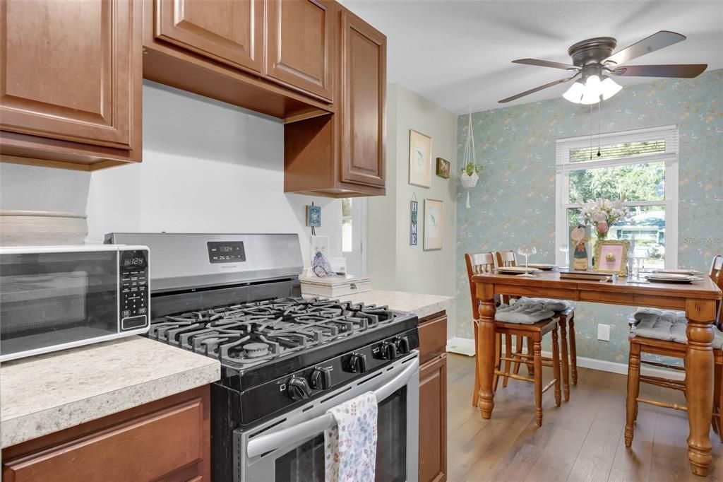 For Sale: $385,000 (3 beds, 1 baths, 1204 Square Feet)