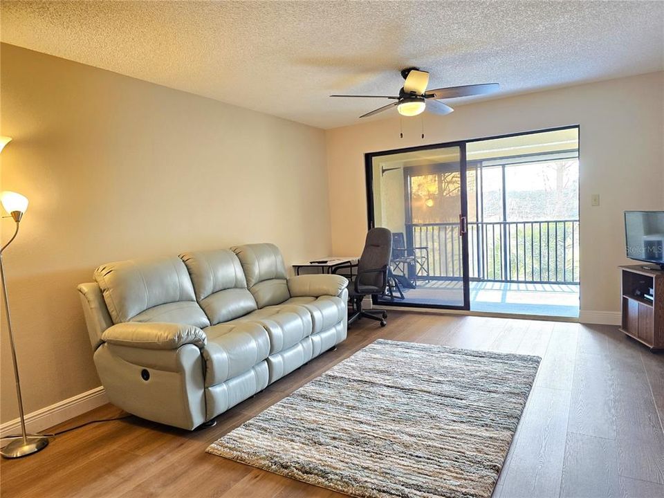 For Sale: $285,000 (2 beds, 2 baths, 1125 Square Feet)