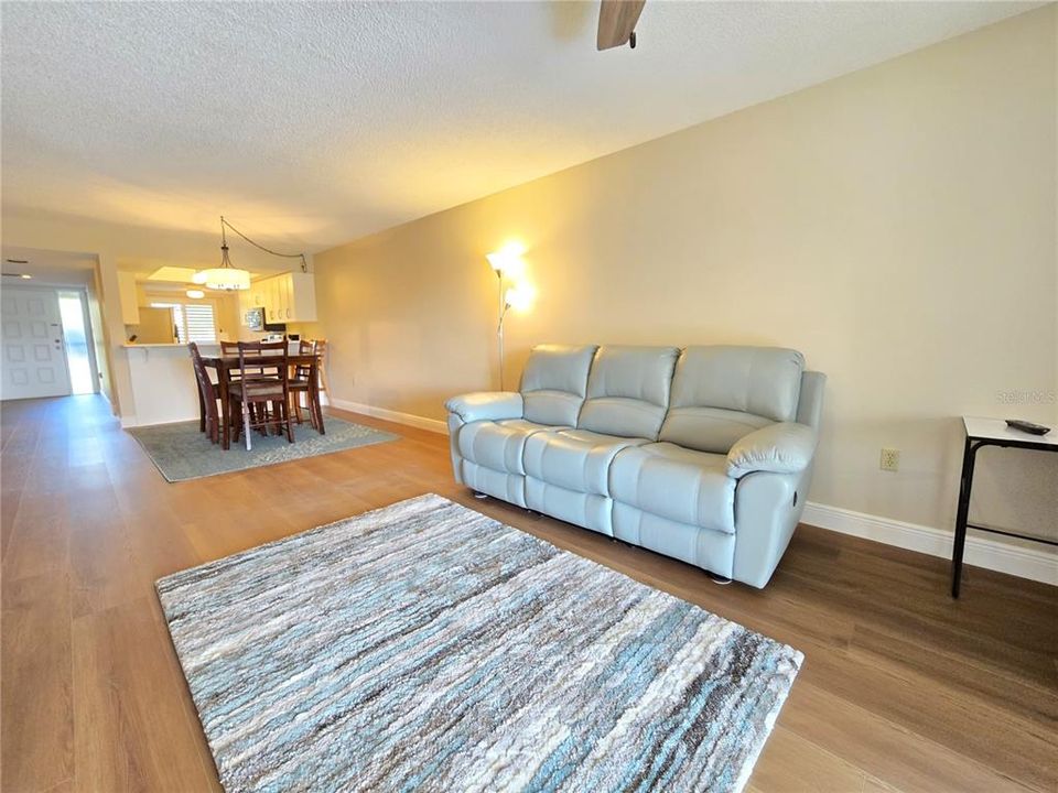 For Sale: $285,000 (2 beds, 2 baths, 1125 Square Feet)