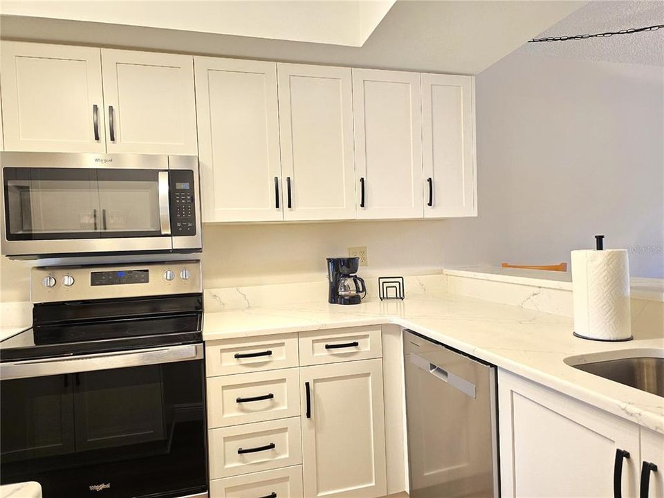 For Sale: $285,000 (2 beds, 2 baths, 1125 Square Feet)