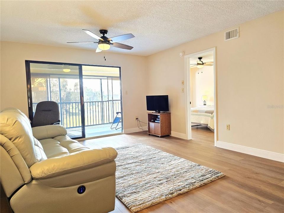 For Sale: $285,000 (2 beds, 2 baths, 1125 Square Feet)