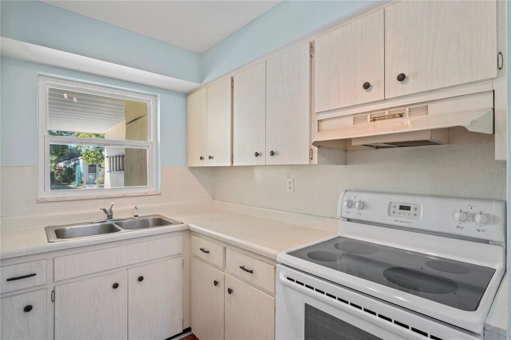 For Sale: $229,900 (2 beds, 2 baths, 1022 Square Feet)