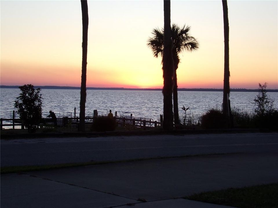 For Sale: $169,000 (2 beds, 2 baths, 897 Square Feet)