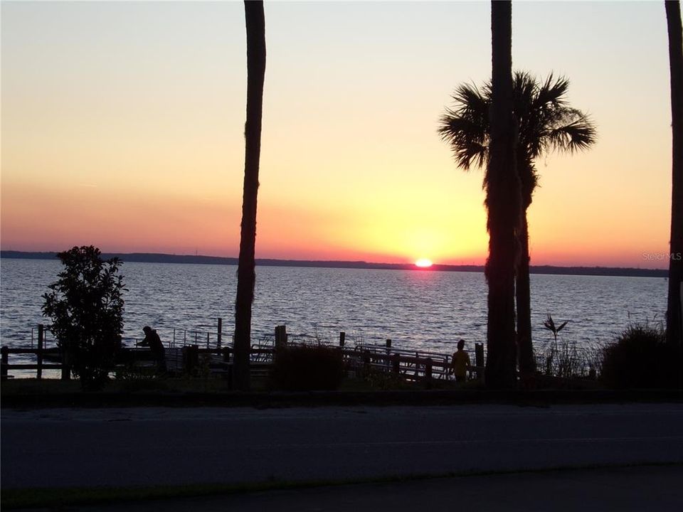 For Sale: $169,000 (2 beds, 2 baths, 897 Square Feet)