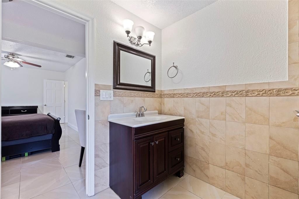 For Sale: $440,000 (2 beds, 2 baths, 1301 Square Feet)