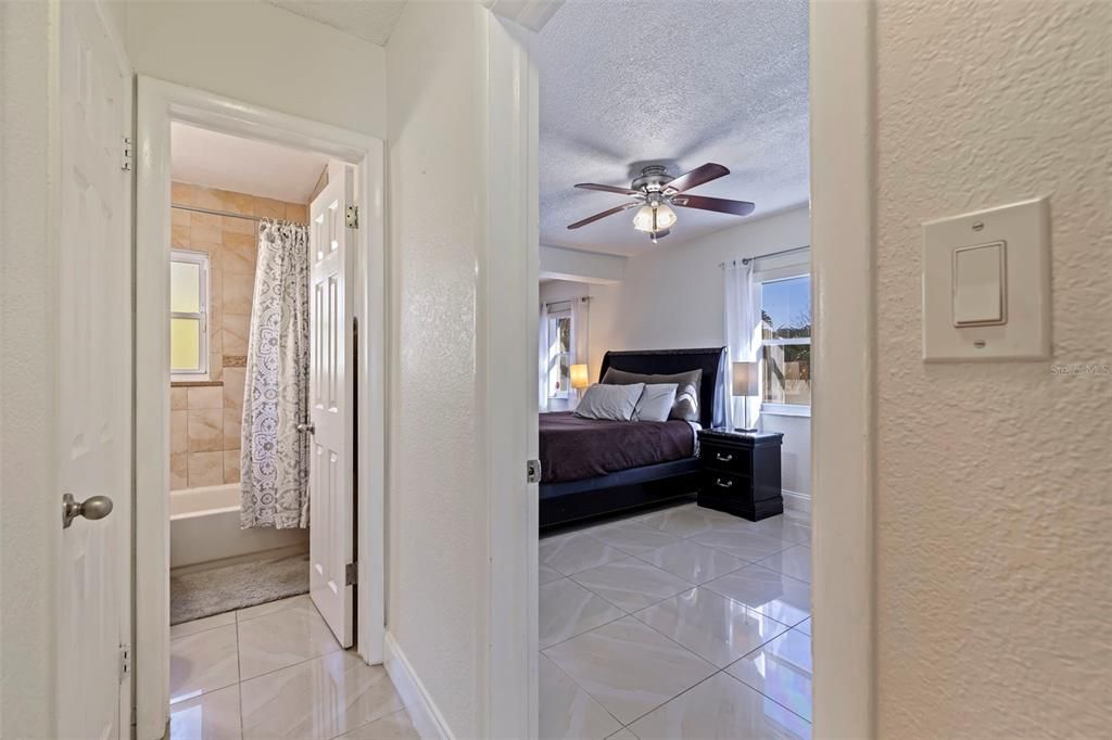 For Sale: $440,000 (2 beds, 2 baths, 1301 Square Feet)