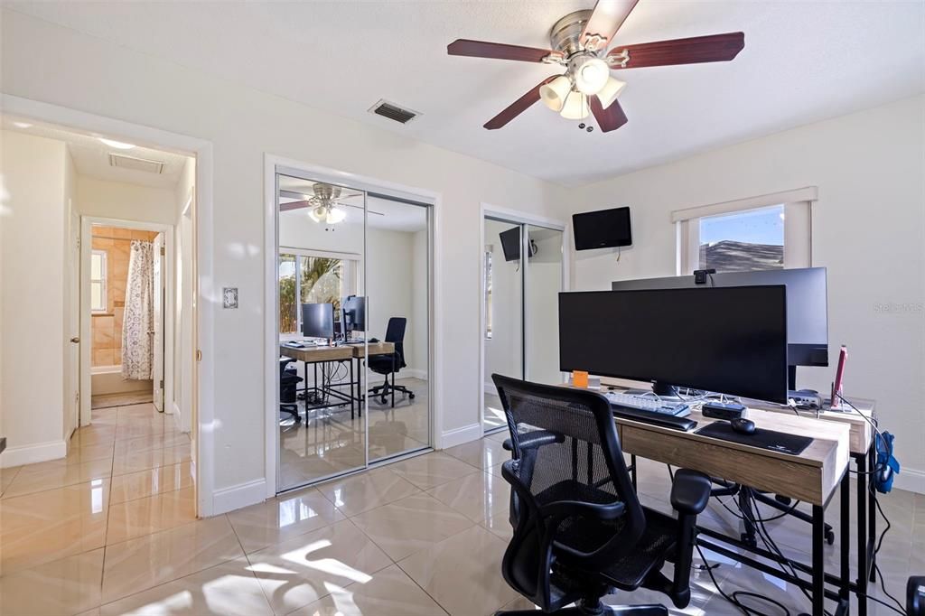 For Sale: $440,000 (2 beds, 2 baths, 1301 Square Feet)