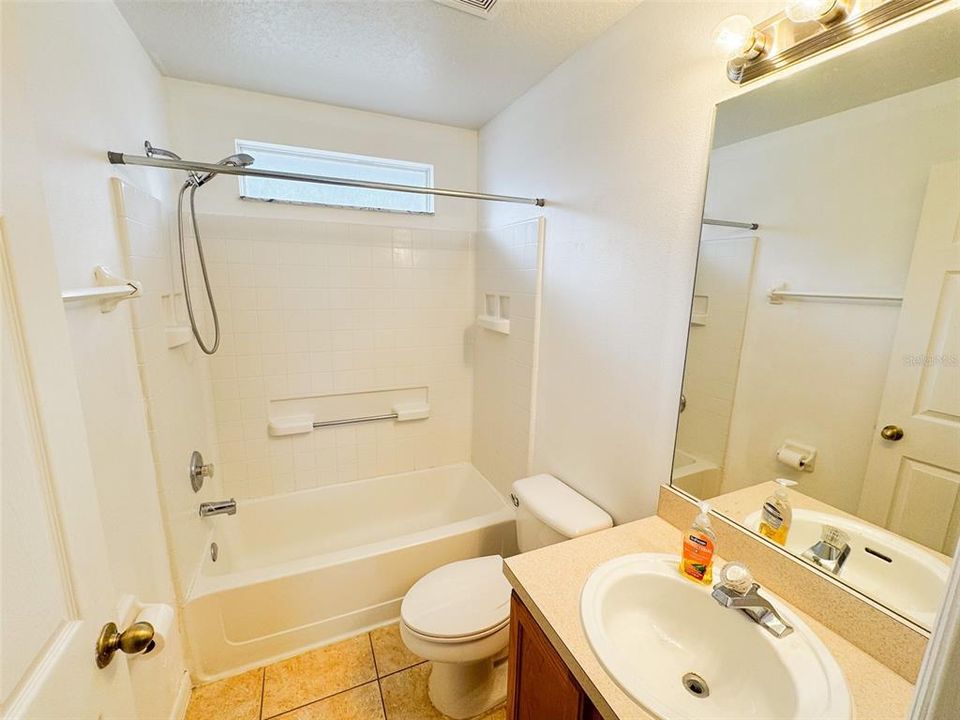 For Rent: $1,900 (3 beds, 2 baths, 1130 Square Feet)