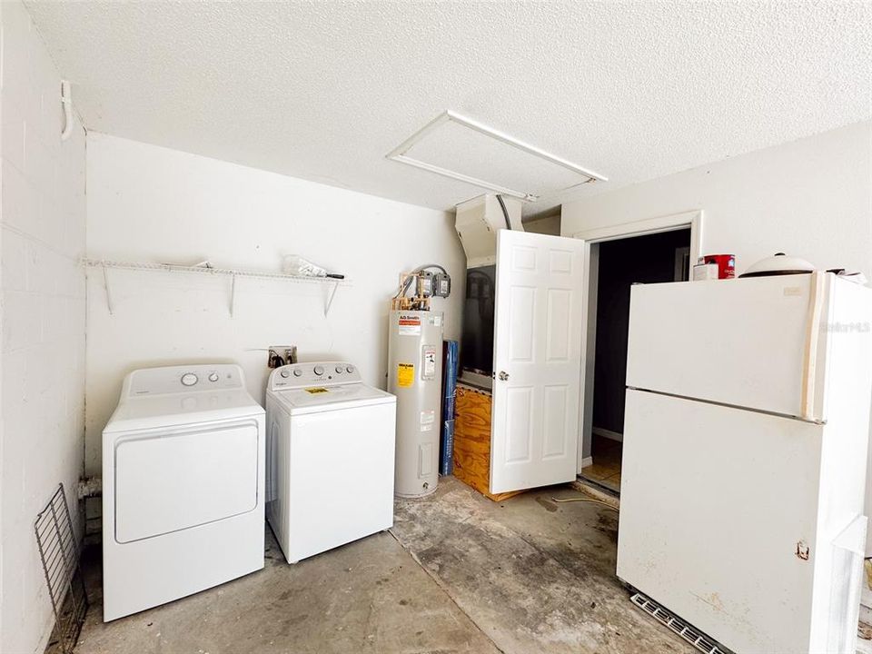 For Rent: $1,900 (3 beds, 2 baths, 1130 Square Feet)