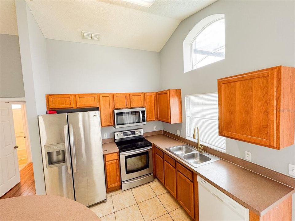 For Rent: $1,900 (3 beds, 2 baths, 1130 Square Feet)