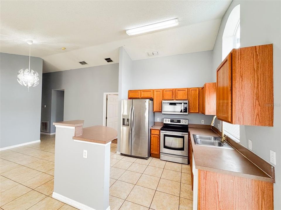 For Rent: $1,900 (3 beds, 2 baths, 1130 Square Feet)