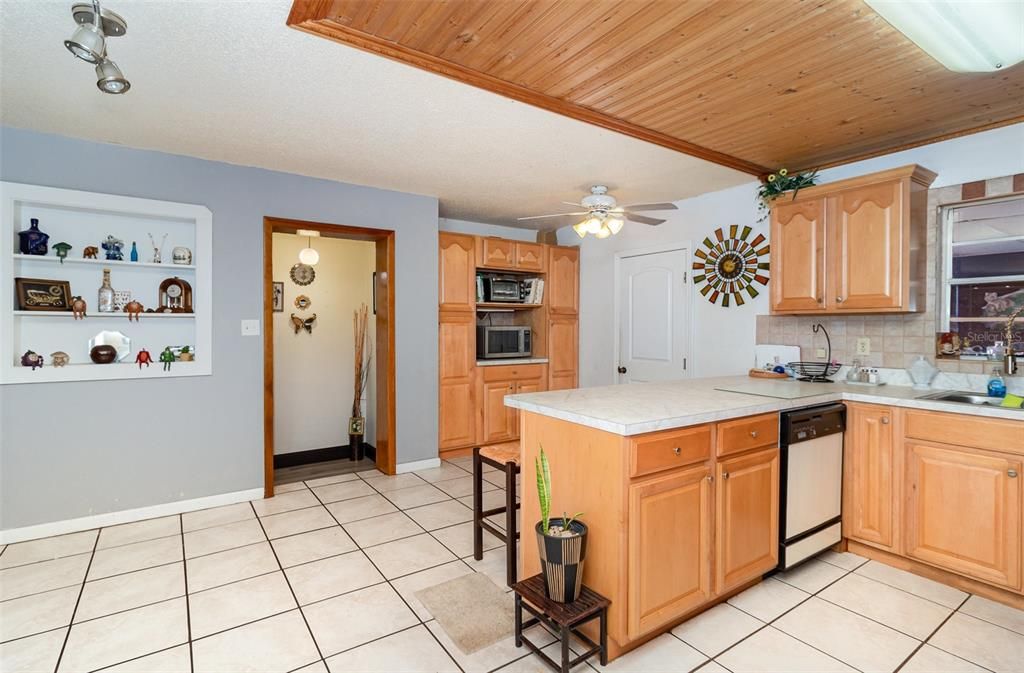 For Sale: $349,999 (3 beds, 2 baths, 1600 Square Feet)