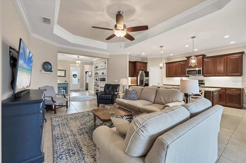 Tall trey ceiling w/crown molding