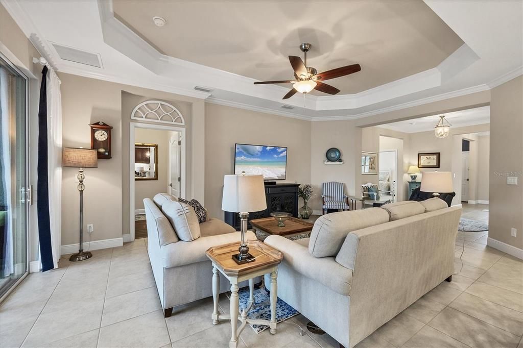 Tall trey ceiling w/crown molding