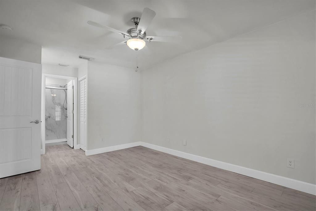 For Sale: $350,000 (2 beds, 2 baths, 1085 Square Feet)