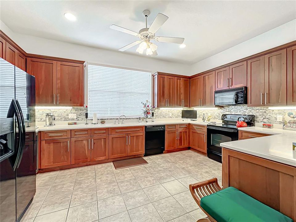 For Sale: $479,000 (2 beds, 2 baths, 2388 Square Feet)