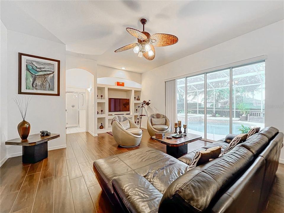 For Sale: $479,000 (2 beds, 2 baths, 2388 Square Feet)