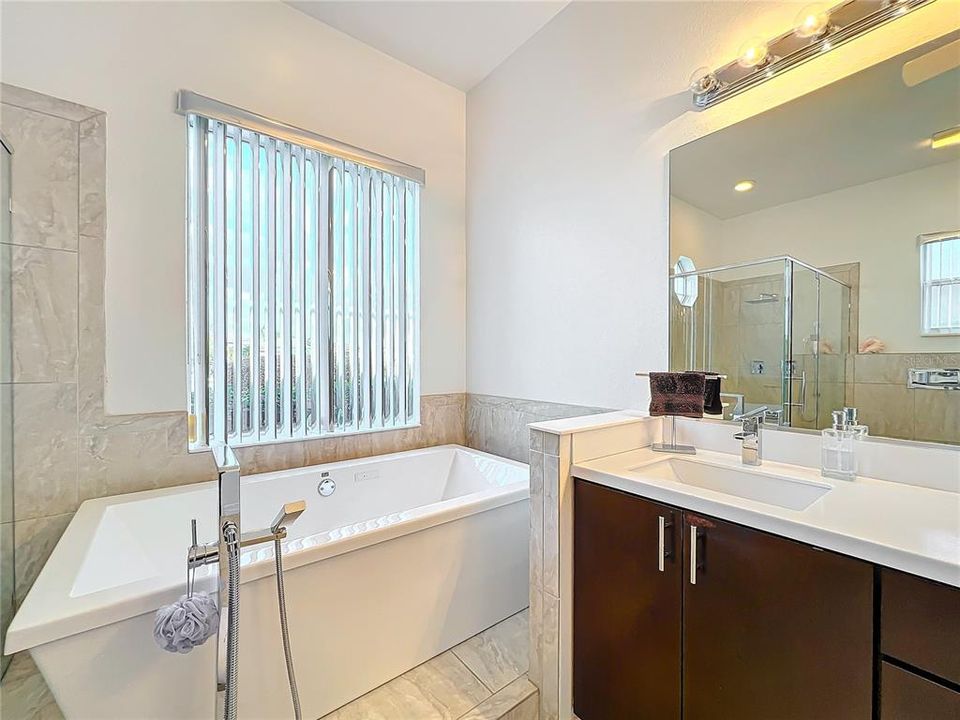 For Sale: $479,000 (2 beds, 2 baths, 2388 Square Feet)