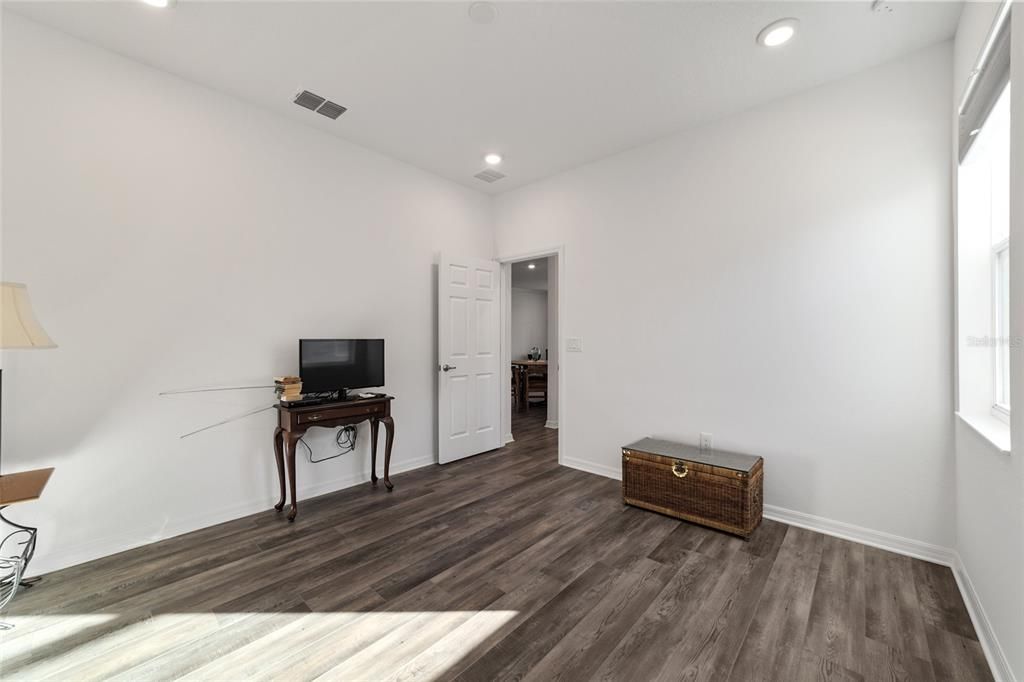 For Sale: $299,000 (2 beds, 2 baths, 1432 Square Feet)