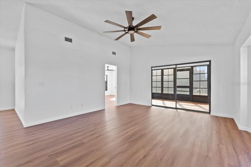 For Sale: $259,000 (2 beds, 2 baths, 1296 Square Feet)