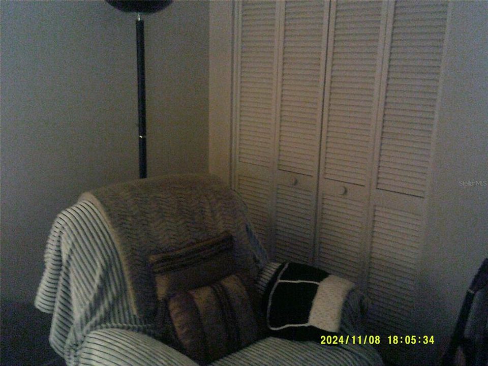 合同活跃: $150,000 (2 贝兹, 2 浴室, 912 平方英尺)