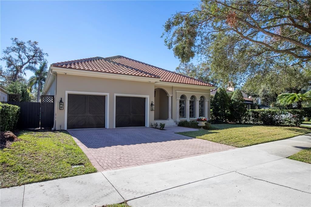 For Sale: $1,999,000 (4 beds, 3 baths, 3737 Square Feet)