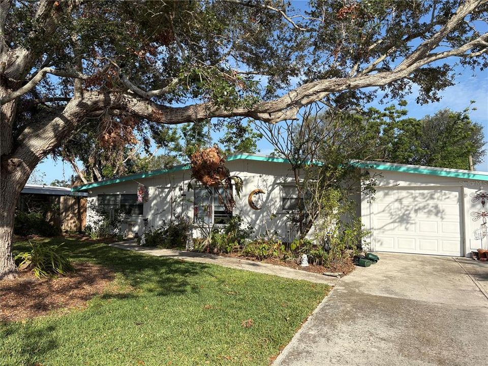 For Sale: $329,900 (2 beds, 2 baths, 1344 Square Feet)