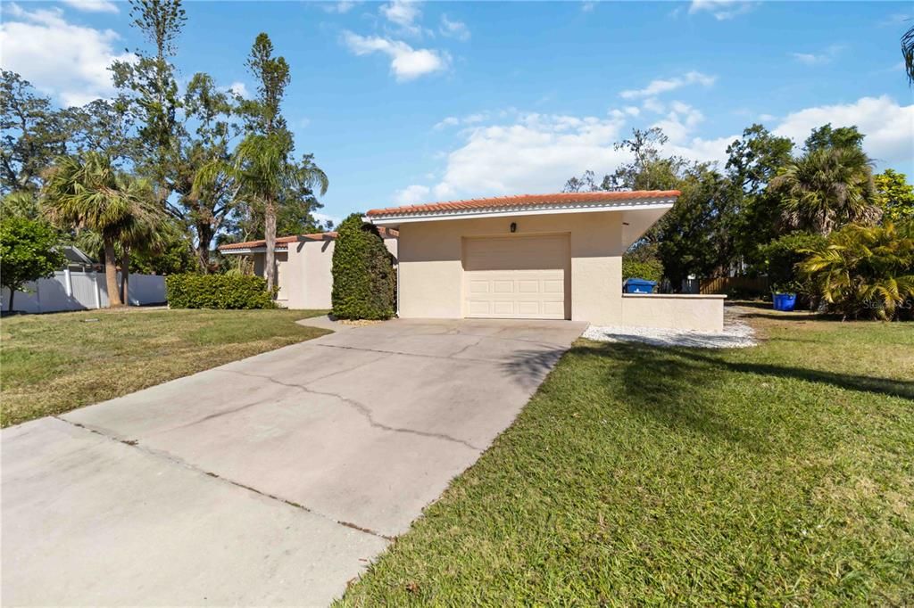 Spacious front yard is welcoming you to your Sarasota home.