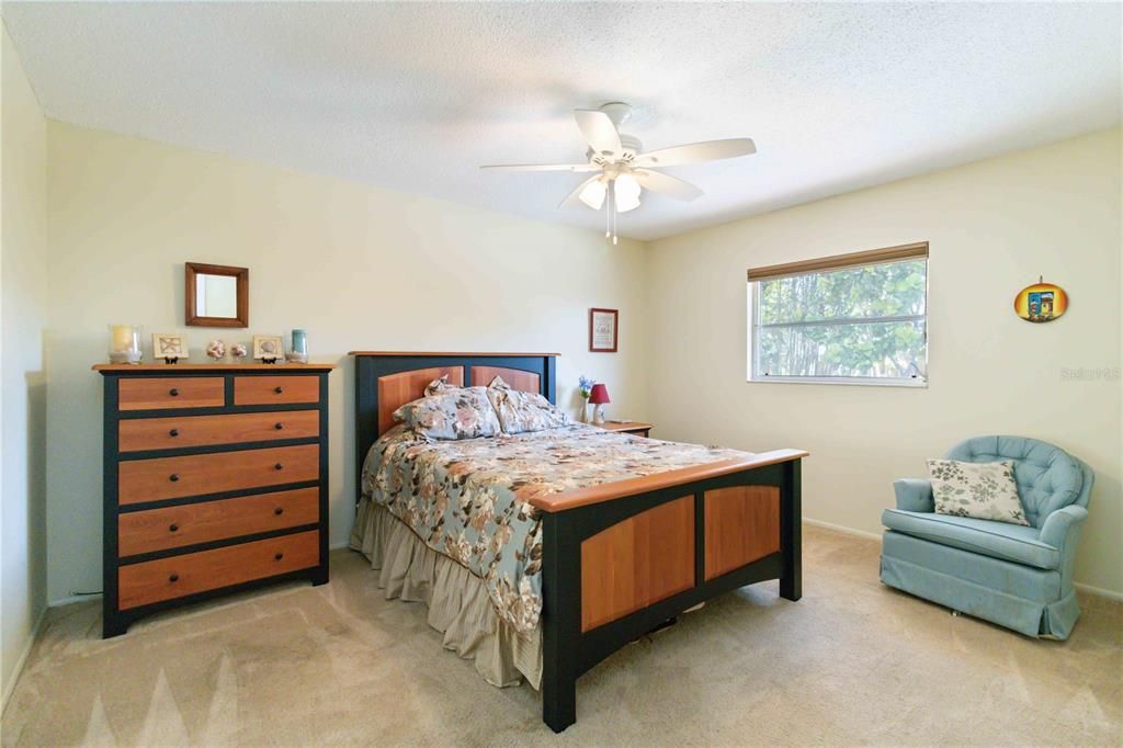 Main bedroom with a ceiling fan.