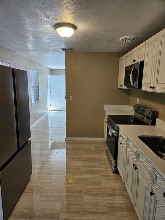 For Rent: $1,600 (2 beds, 1 baths, 784 Square Feet)