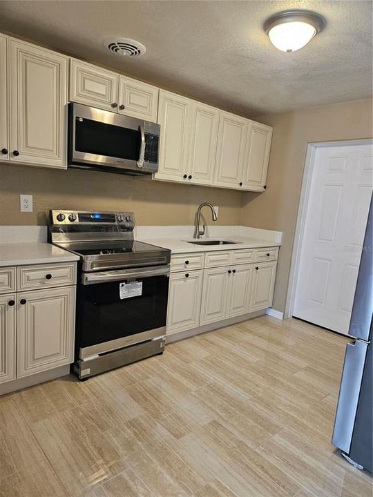 For Rent: $1,600 (2 beds, 1 baths, 784 Square Feet)