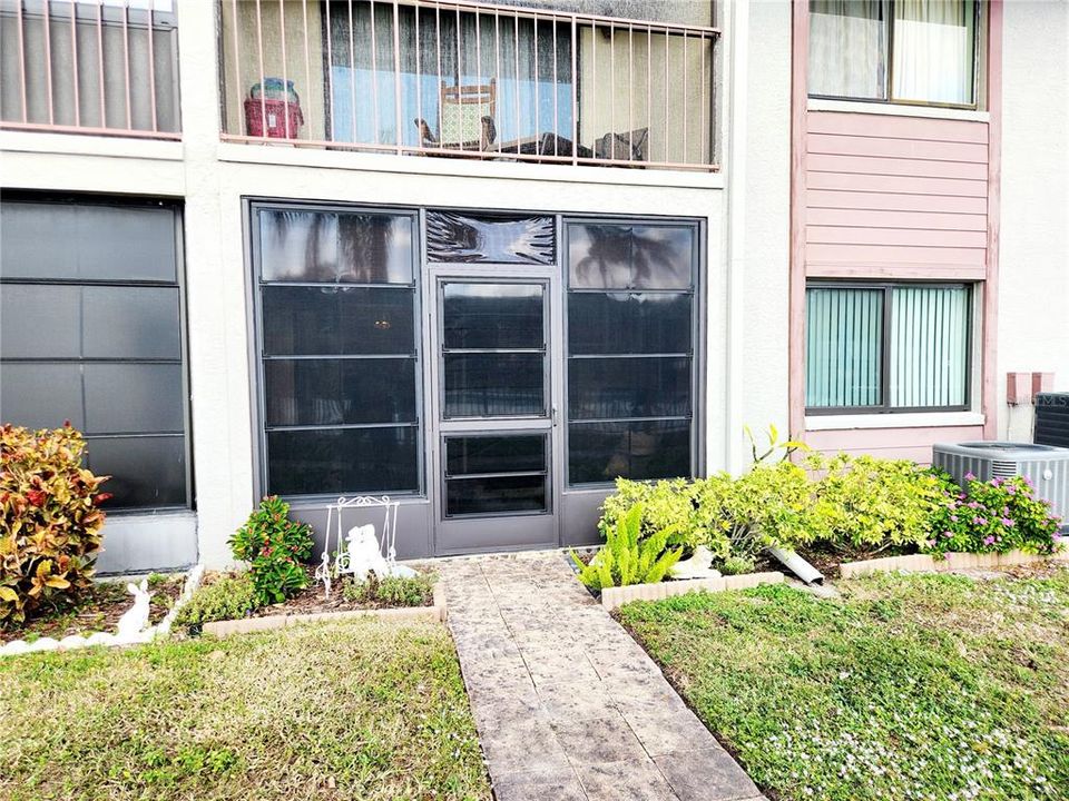 For Sale: $230,000 (2 beds, 2 baths, 980 Square Feet)