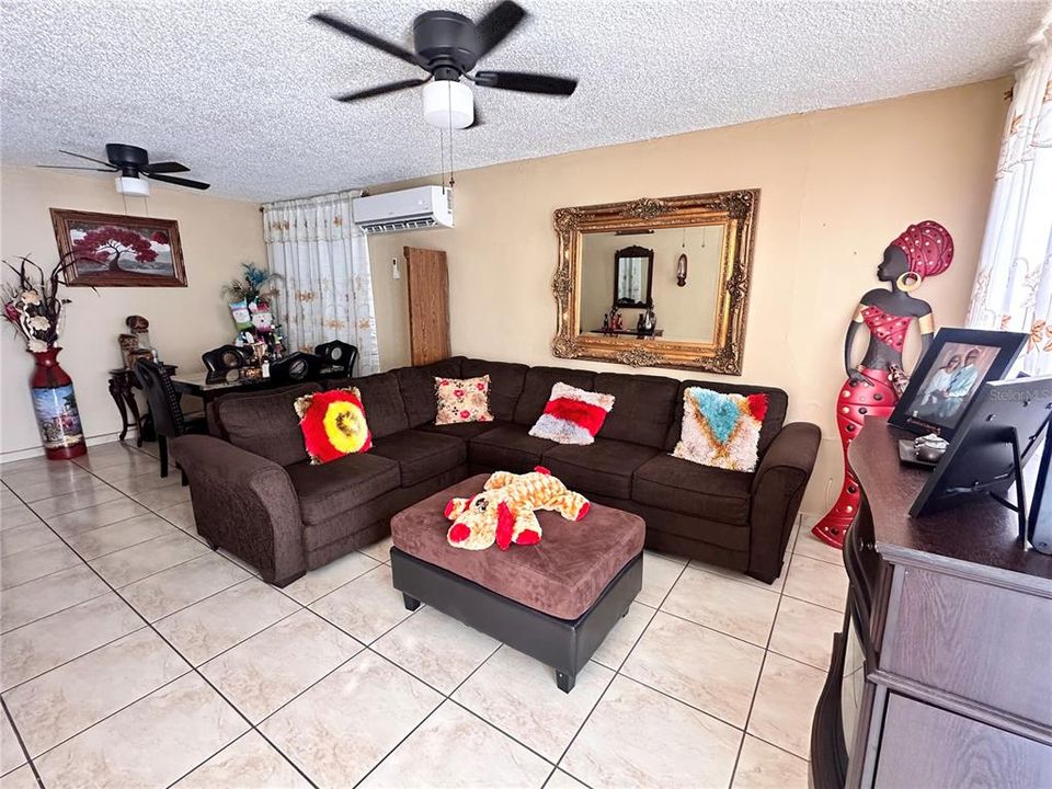 For Sale: $249,000 (3 beds, 3 baths, 1571.4 Square Feet)