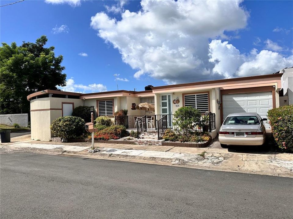 For Sale: $249,000 (3 beds, 3 baths, 1571.4 Square Feet)