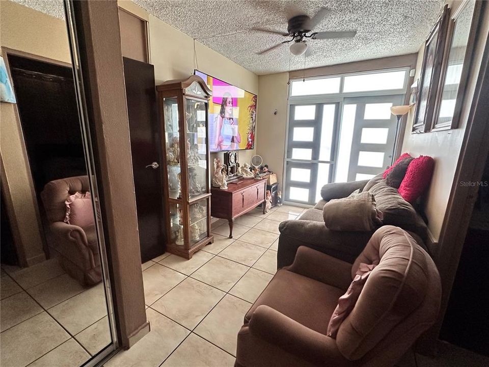 For Sale: $249,000 (3 beds, 3 baths, 1571.4 Square Feet)