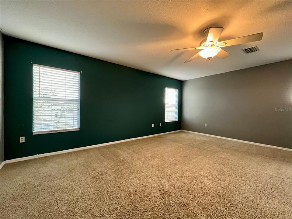 For Sale: $349,900 (4 beds, 2 baths, 2535 Square Feet)