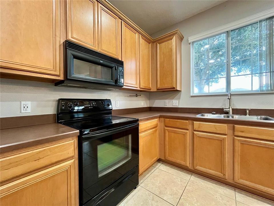 For Sale: $349,900 (4 beds, 2 baths, 2535 Square Feet)