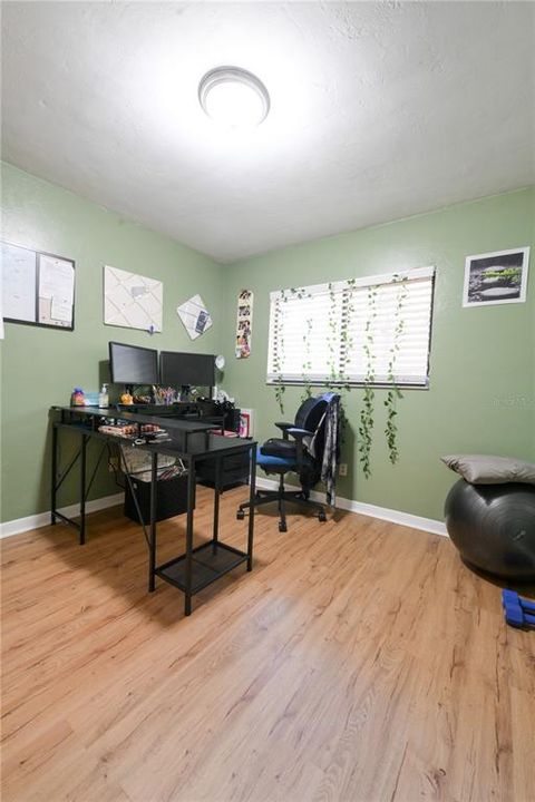 For Sale: $146,333 (2 beds, 1 baths, 814 Square Feet)