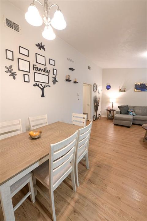 For Sale: $146,333 (2 beds, 1 baths, 814 Square Feet)