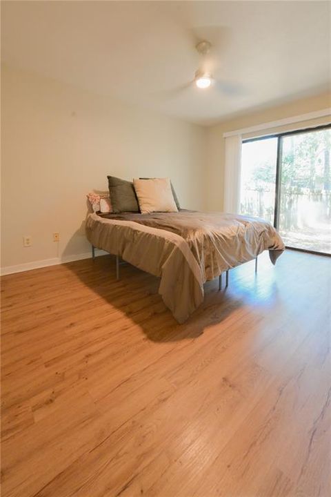 For Sale: $146,333 (2 beds, 1 baths, 814 Square Feet)