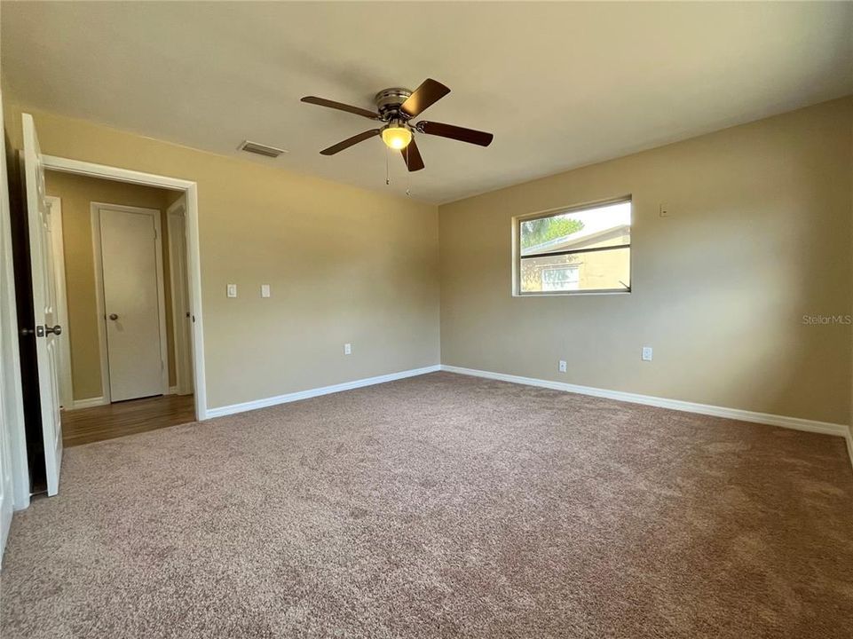 For Sale: $199,900 (2 beds, 1 baths, 1420 Square Feet)