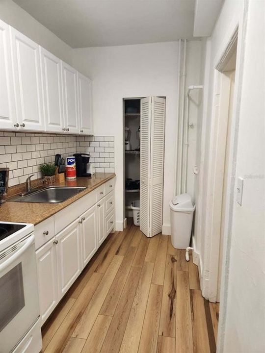 For Rent: $2,700 (1 beds, 1 baths, 680 Square Feet)