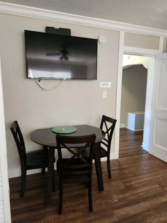 For Rent: $2,700 (1 beds, 1 baths, 680 Square Feet)