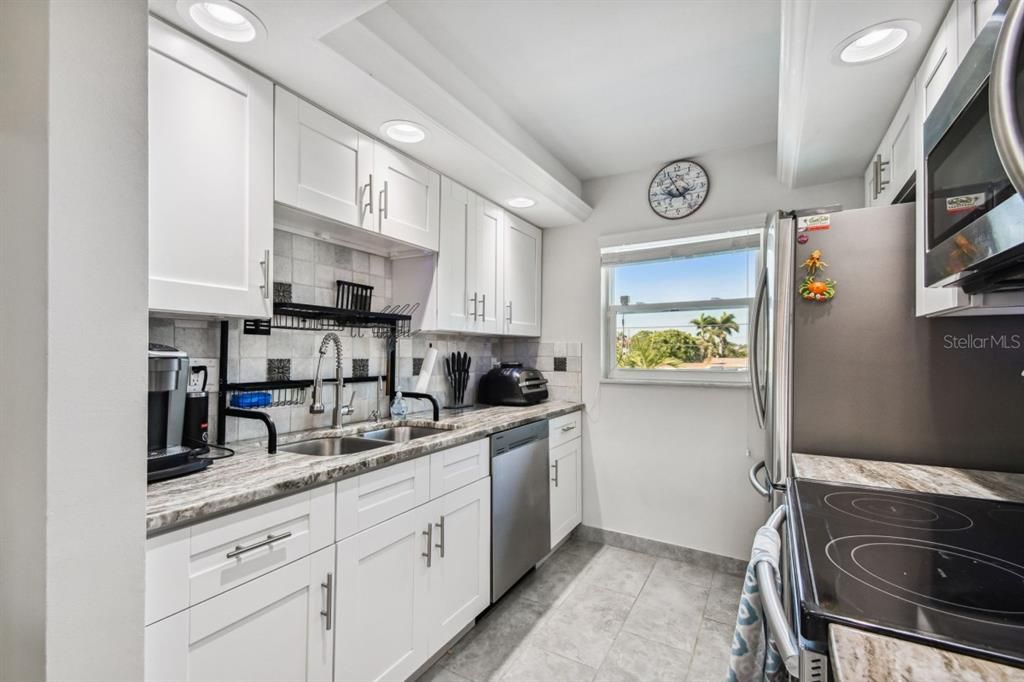 For Sale: $529,000 (2 beds, 1 baths, 975 Square Feet)