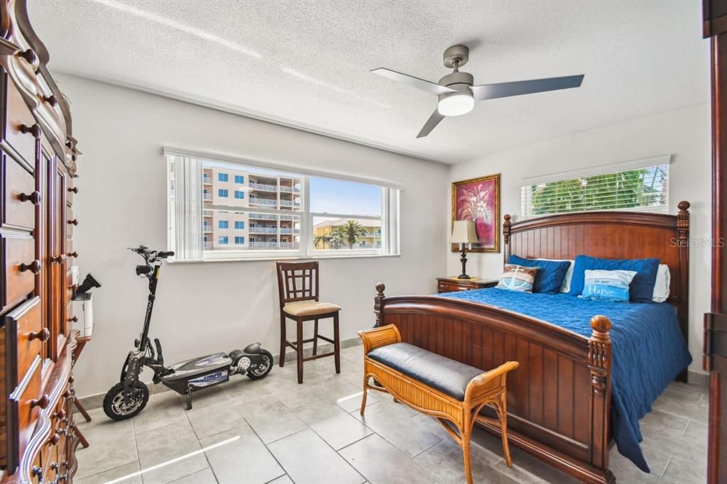 For Sale: $529,000 (2 beds, 1 baths, 975 Square Feet)