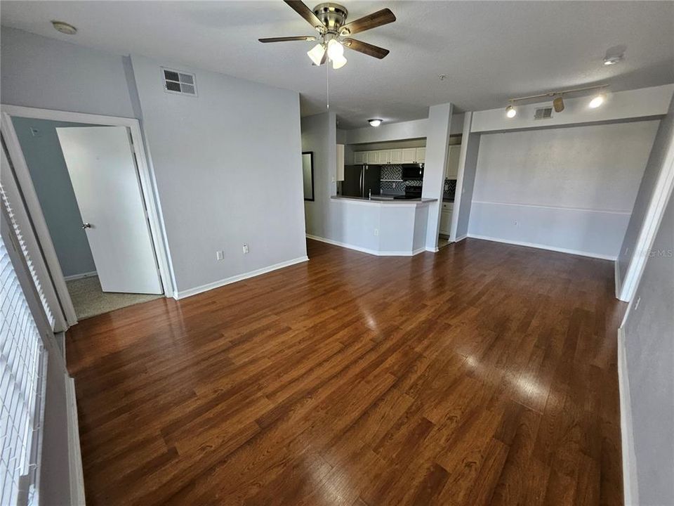 For Rent: $1,650 (2 beds, 2 baths, 1073 Square Feet)