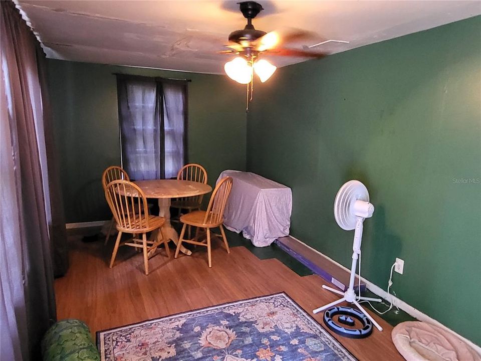 For Sale: $116,000 (3 beds, 2 baths, 1044 Square Feet)