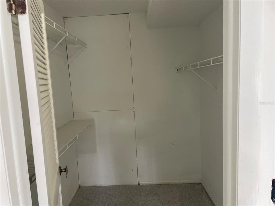 Walk-in Closet